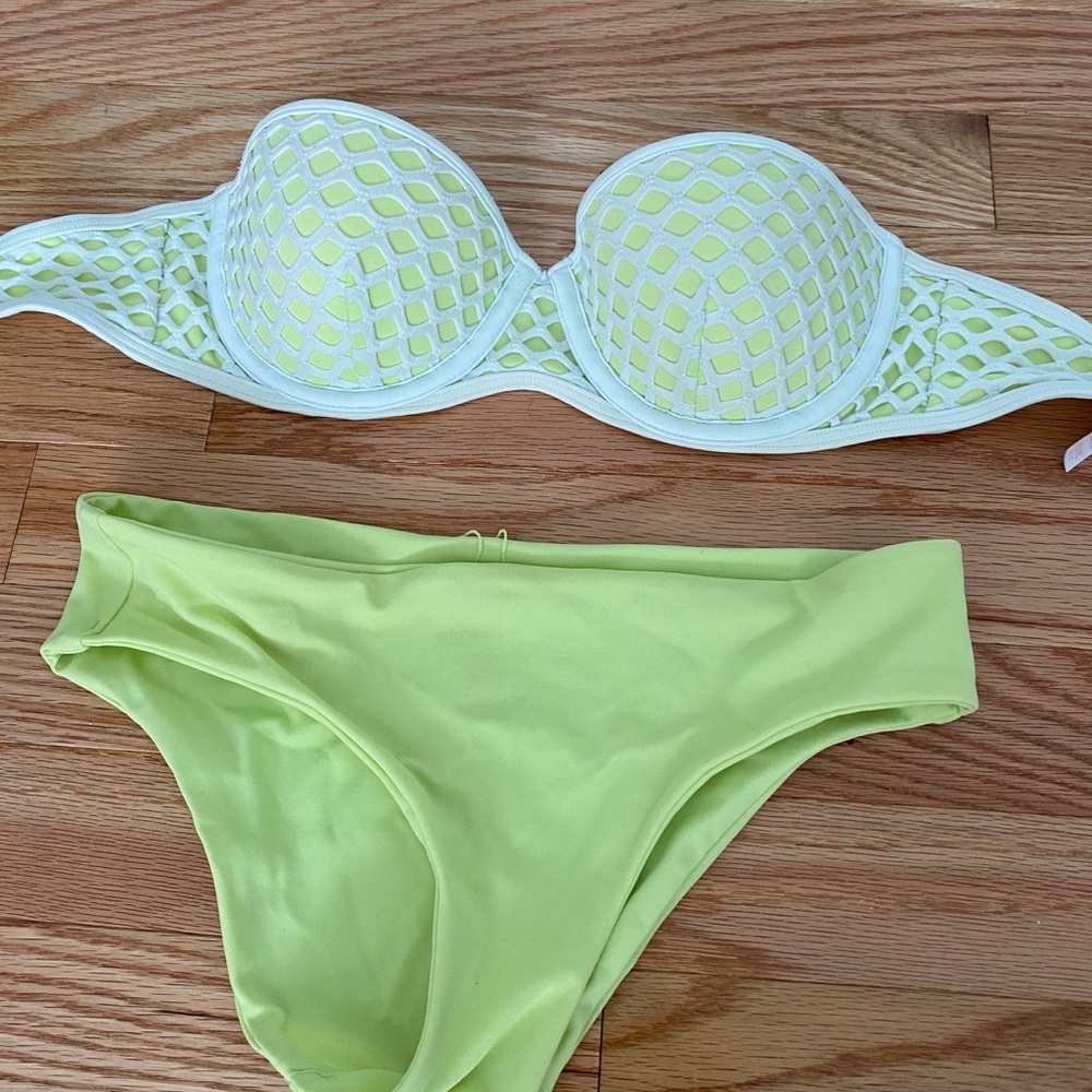 VICTORIA’S SECRET bikini